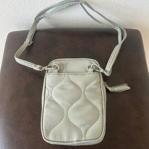 Samantha Brown To-Go Quilted Travel Hobo with Crossbody Bag SAGE nwt - Picture 15 of 16